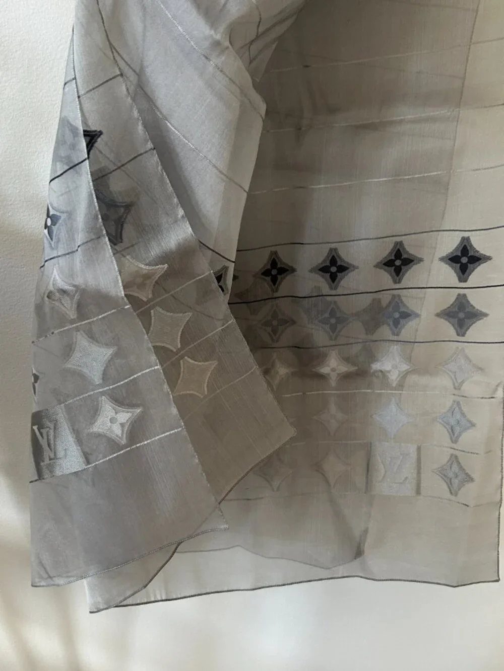 Louis Vuitton  Ombré Monogram Fleur Silk Scarf